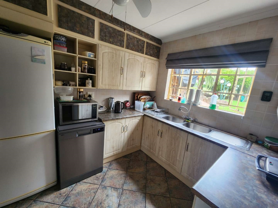 5 Bedroom Property for Sale in Oranjeville Free State